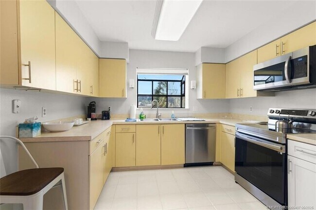 Building Photo - 4004 SW Osprey Creek Way