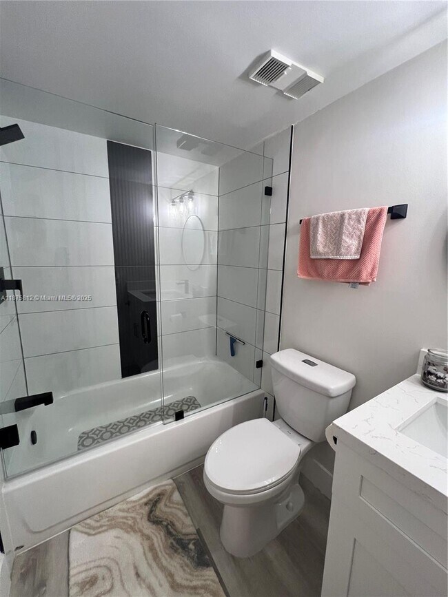 Building Photo - 4950 E Sabal Palm Blvd