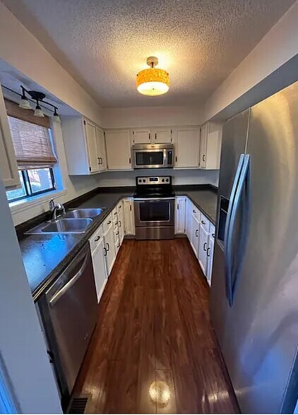 Building Photo - 119 Cedar Forest Trl