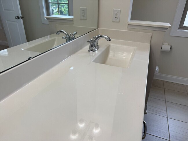 Building Photo - Ballantyne Home in great Location With Sun...