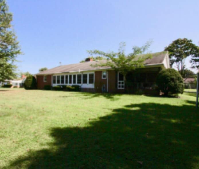 Building Photo - 122 Collins Ave