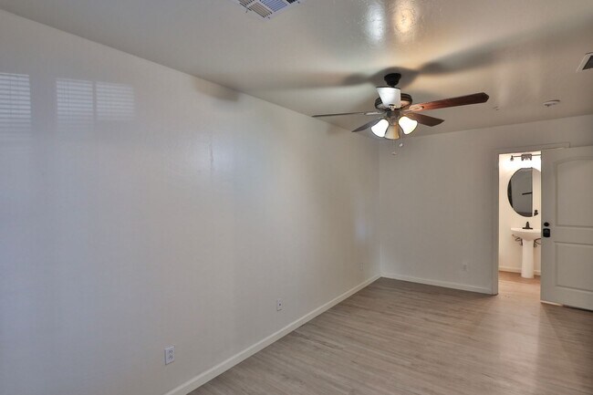 Building Photo - Beautiful Gilbert 3 bed/ 3 bath in Gilbert's The Gardens Community