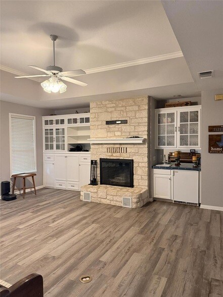 Building Photo - 5600 FM 1466