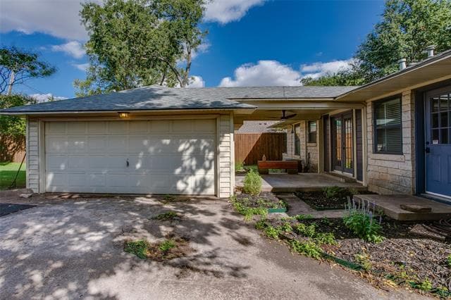 Building Photo - 2051 Marydale Rd