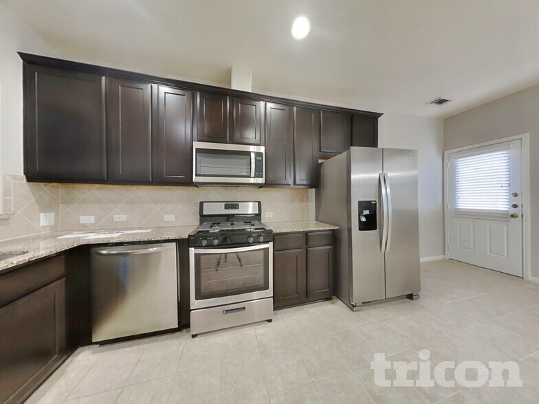 Building Photo - 6123 Bailey's Town Ct