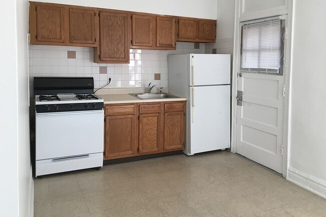 Interior Photo - 5415 S. Woodlawn Avenue