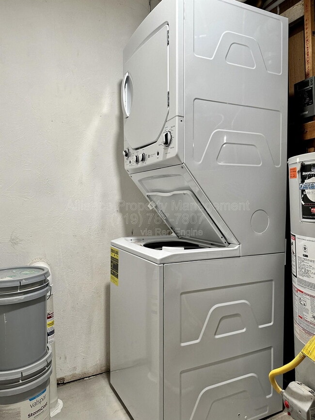 Building Photo - 907 W Madison St