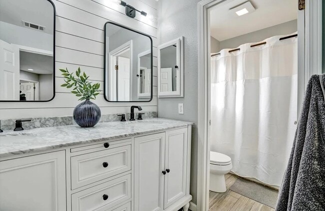 Building Photo - 539 Zenith Ridge Dr