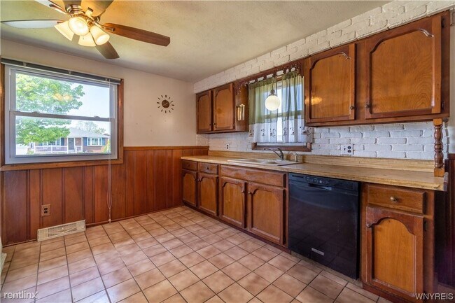 Building Photo - 3 br, 2 bath House - 85 Karen Lane