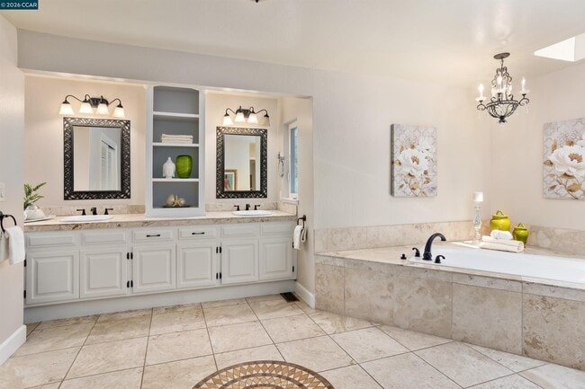 Building Photo - 2324 Saddleback Dr