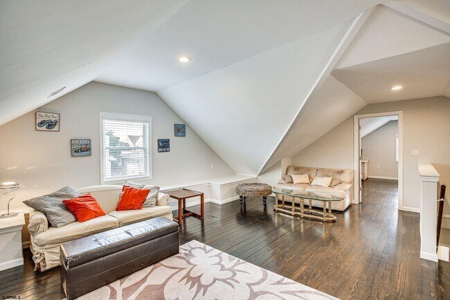 Building Photo - 200 N Essex Ave