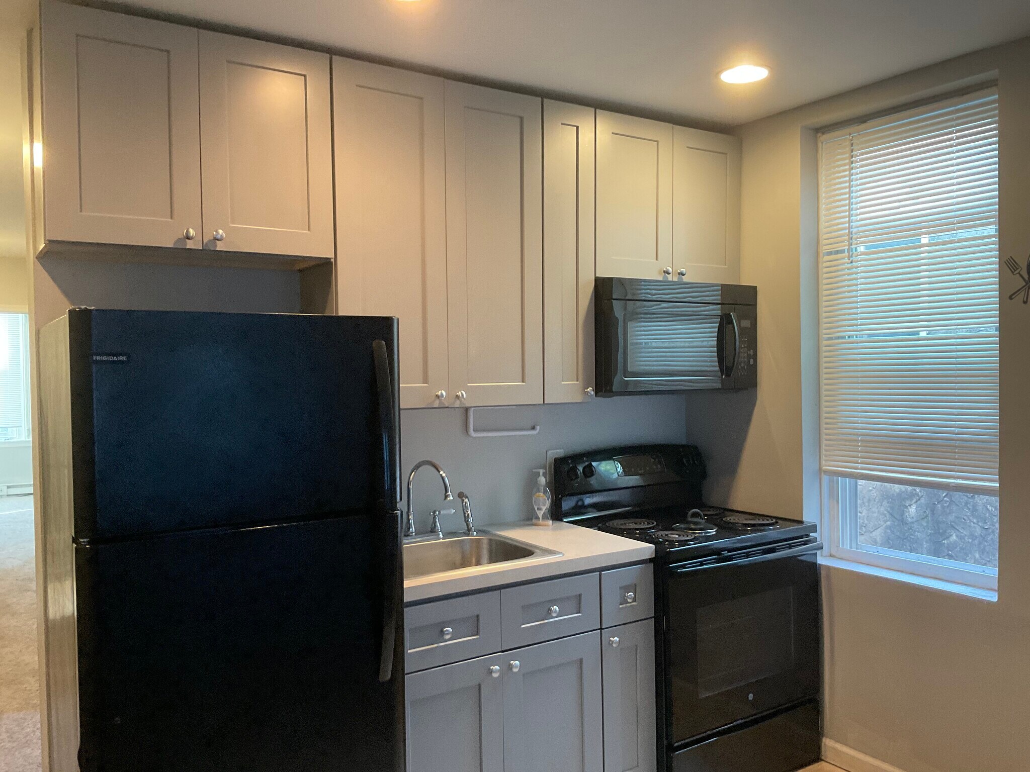 Building Photo - 4287 Mantua Ave