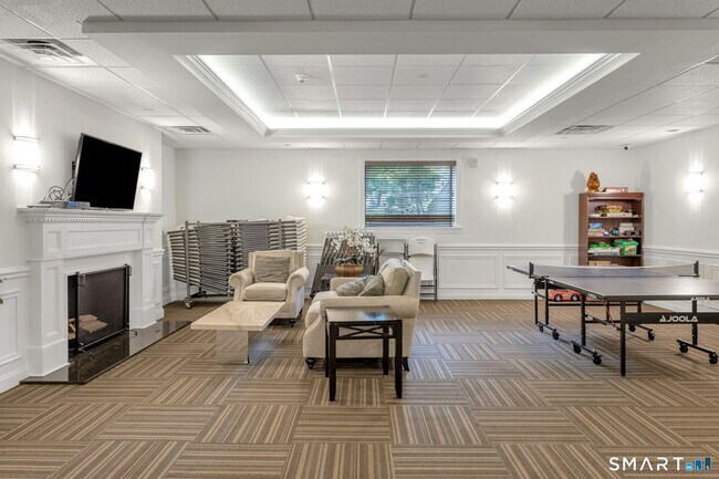 Building Photo - 143 Hoyt St