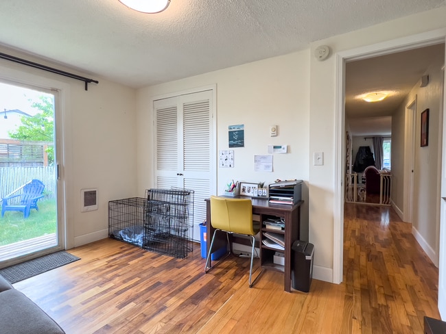 Building Photo - Charming and Cared for 3 bedroom, 1 bath home in the Brentwood-Darlington Neighborhood.