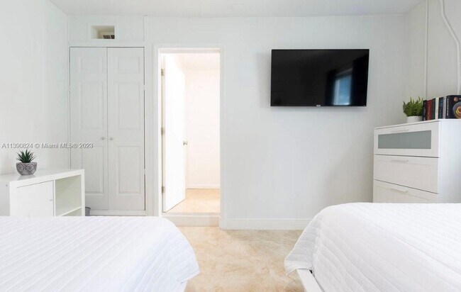 Building Photo - 5261 SW 88th Terrace