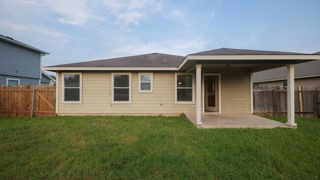 Building Photo - 215 Madison Ln