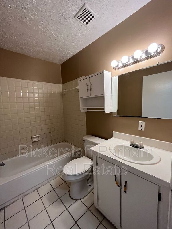 Building Photo - 2911 Gardenia St