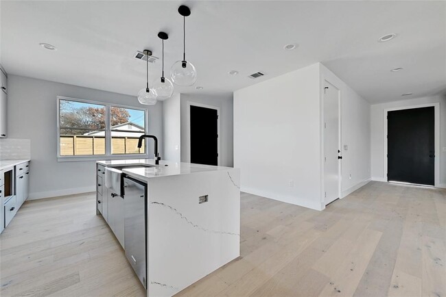 Building Photo - 8428 Hathaway Dr