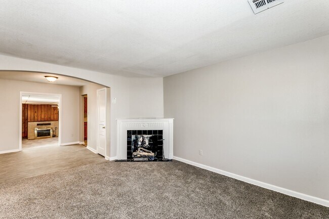 Building Photo - 5331 E Elm St
