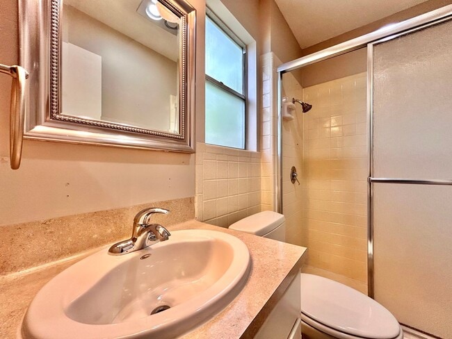 Building Photo - Bright and Spacious Single-Level Living in...