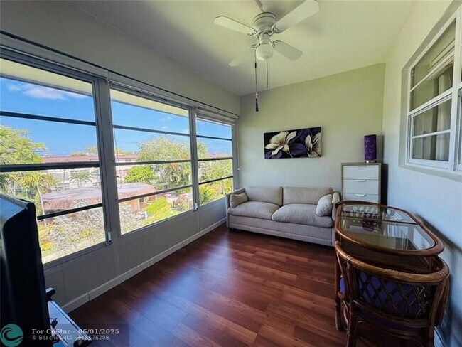 Building Photo - 5131 W Oakland Park Blvd