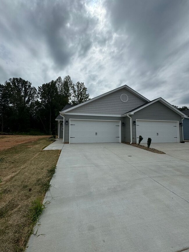 Building Photo - 137 Brawley Villas Pl