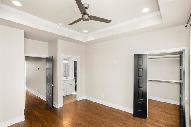 Building Photo - 942 Riverside Dr