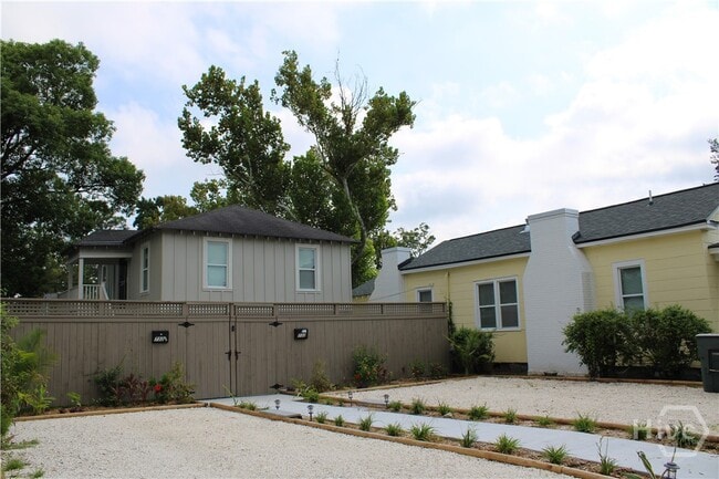 Building Photo - 732 E 38th St