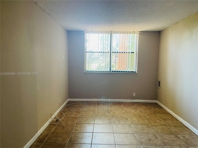 Building Photo - 2401 Riverside Dr