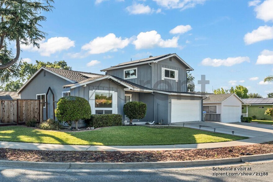 Building Photo - 2435 Denevi Dr