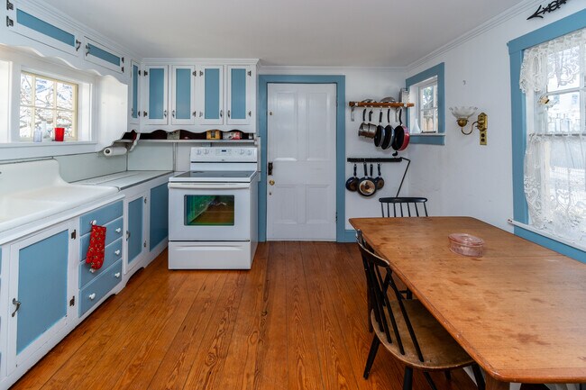 Building Photo - 45 York St