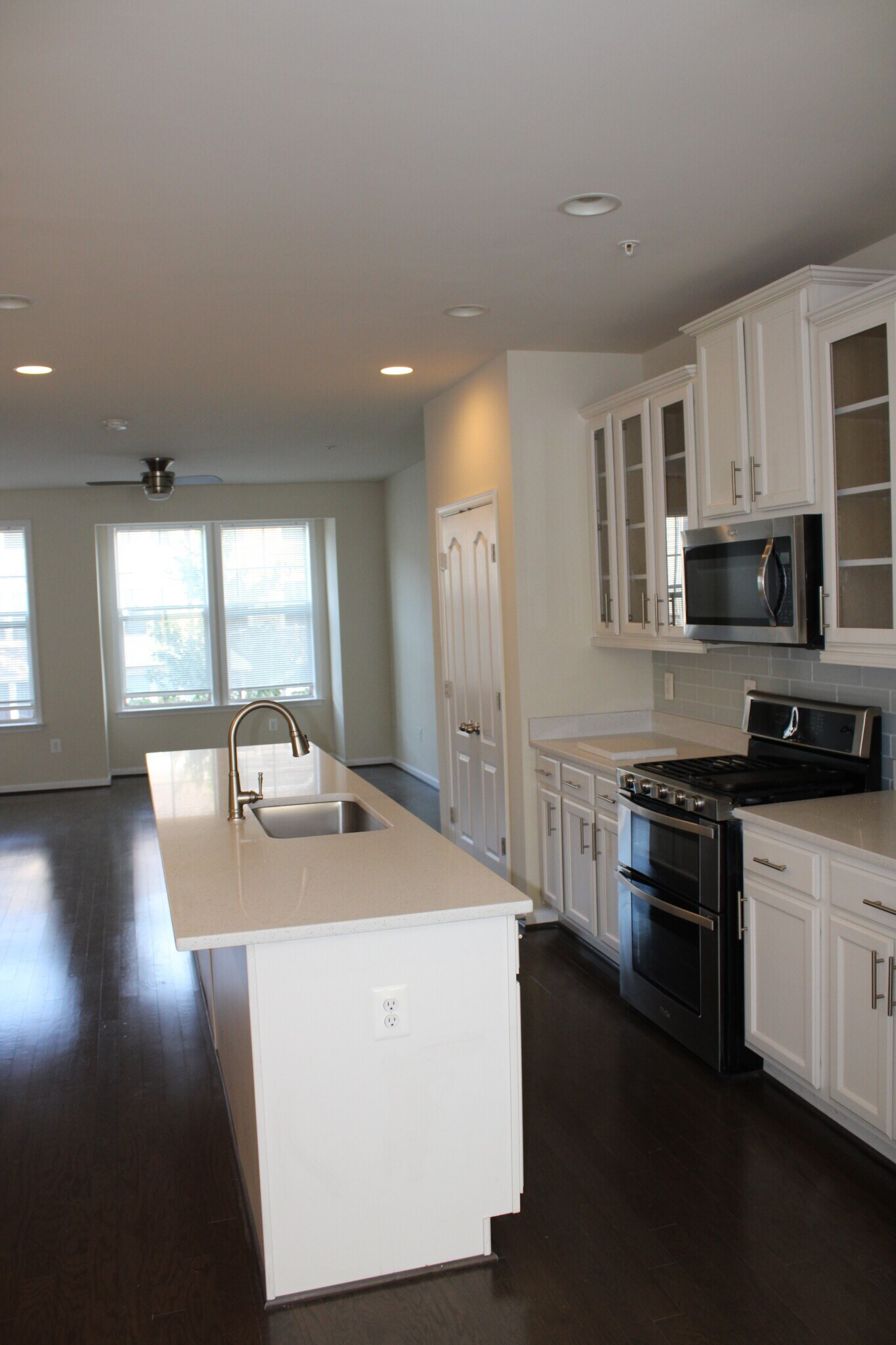 Building Photo - 829 Jarrett Ln