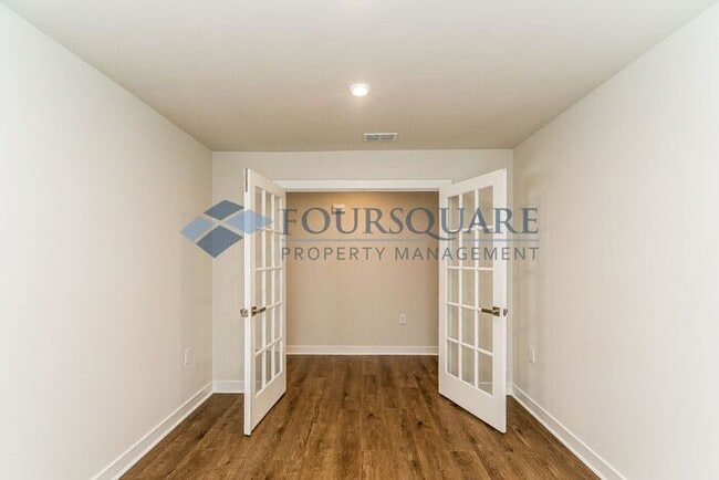 Building Photo - Ranch Home | Open Floor Plan | Attached Garage| Office