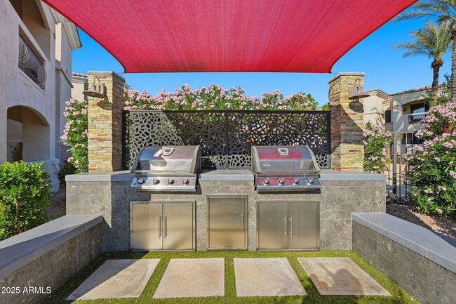 Building Photo - 1747 E Northern Ave