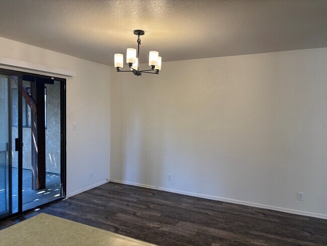 Building Photo - 2116 Ave