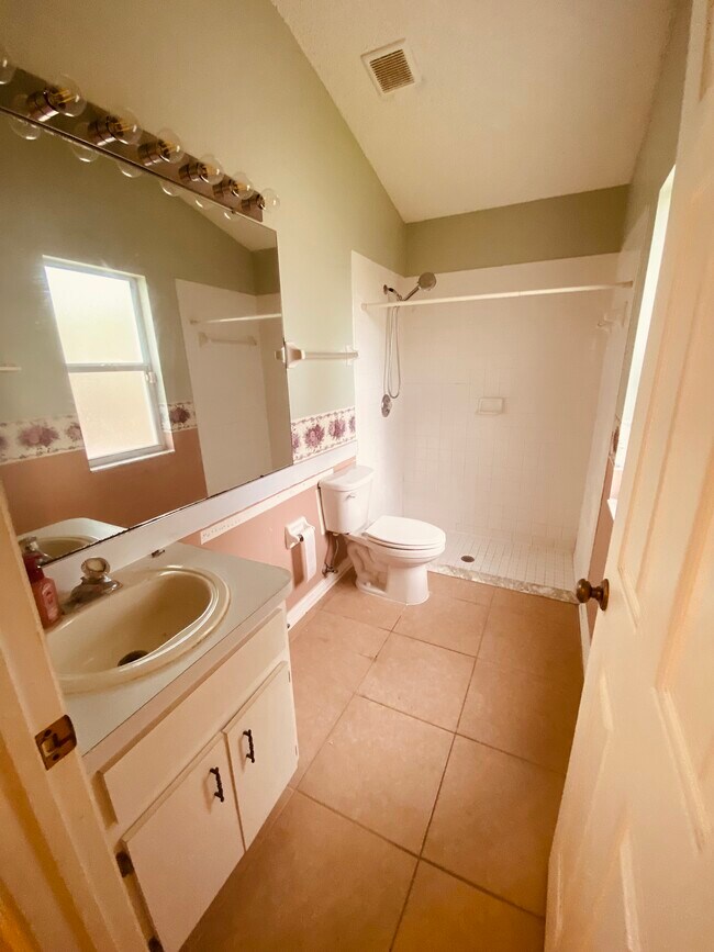 Building Photo - 3901 Penrod Ln