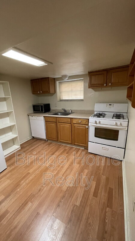 Building Photo - 3141 Beechwood Blvd
