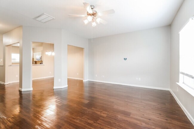 Building Photo - 29050 Village Creek Loop