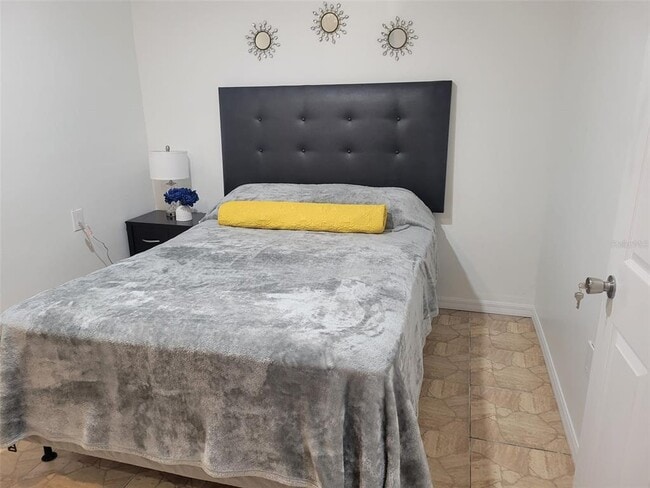 Building Photo - 531 Lakeview Ct