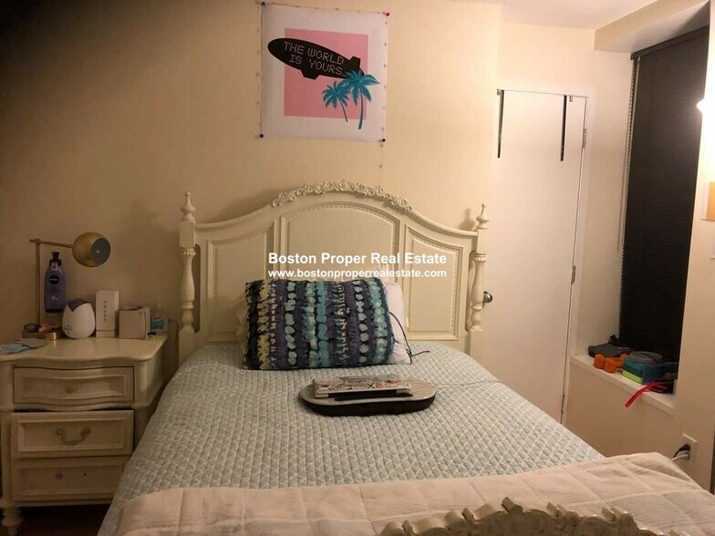 Building Photo - 5 Grove St