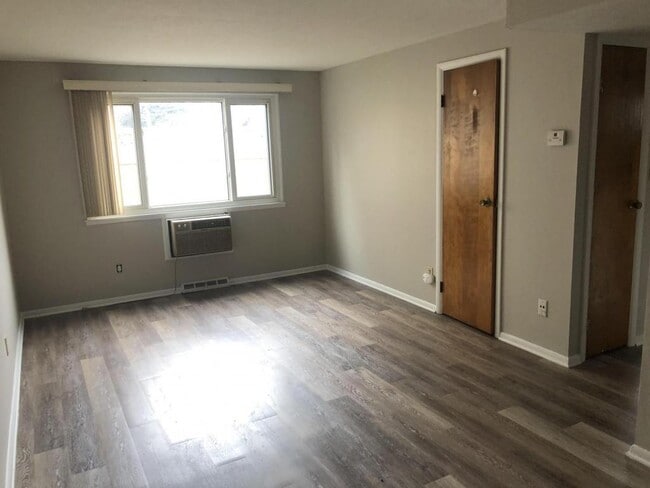 Building Photo - 2210 Montclair Avenue #103