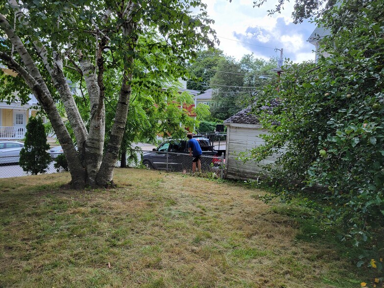 Yard - 27 Phebe St