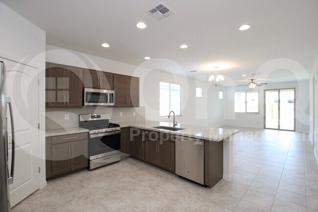 Building Photo - 8810 W Pasadena Ave