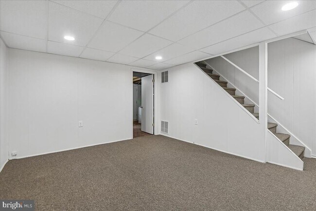 Building Photo - 28 Melken Ct