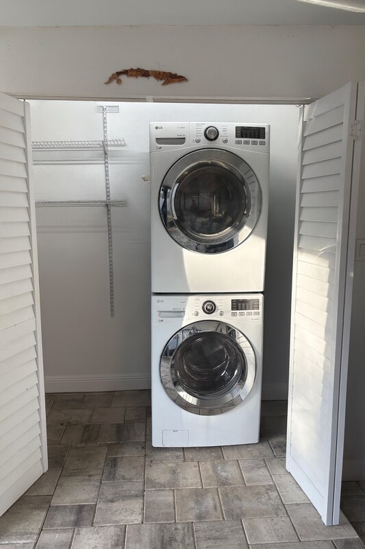 Building Photo - 1431 Thistledown Dr