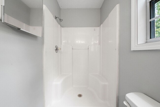 Building Photo - 339 Pioneer Dr