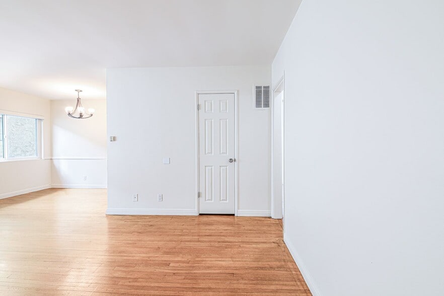 Building Photo - 1801 N Harvard Blvd