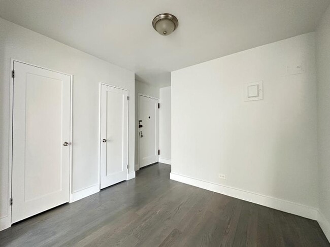 Building Photo - 1 bedroom in WOODSIDE NY 11377