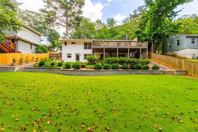 Building Photo - 3014 Skyland Dr NE
