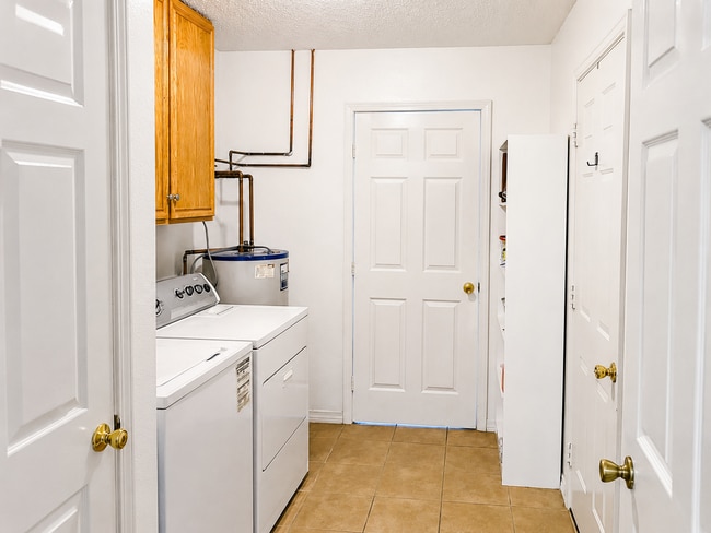 Building Photo - 4008 Breezy Hill Ln